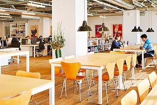 神戸・三宮の賃貸オフィスビルにある現在のファミリア本社＝神戸市中央区磯上通４（ファミリア提供）