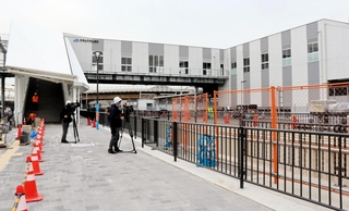 14日開業する手柄山平和公園駅の外観＝姫路市西延末