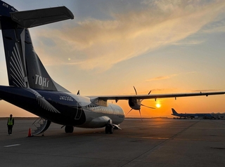 神戸空港と新潟空港を結ぶトキエアの機体。「三度目の正直」はなるか＝神戸空港（筆者提供）