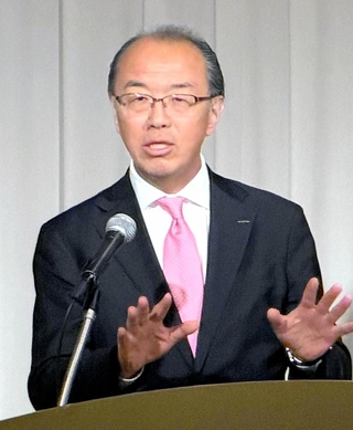 中期経営計画の説明会で登壇するシスメックスの松井石根次期社長＝東京都港区（同社提供）