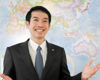 海外出店について語る西松屋チェーンの大村浩一社長＝姫路市飾東町庄