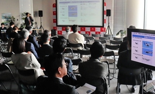 空飛ぶクルマとまちづくりについて意見交換したシンポジウム＝神戸市中央区新港町、ジーライオンアワーズビル