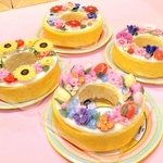 四季の花をあしらったバースデーバウムクーヘン＝神戸市中央区小野柄通８、神戸阪急