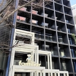 旧居留地エリアに立地するファミリア神戸本店＝神戸市中央区西町