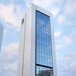 大東建託が取得したワールド本社ビル＝神戸市中央区港島中町６