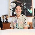 ファミリアの岡崎忠彦社長（中央）と若手社員ら＝神戸市中央区磯上通４