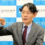 兵庫県内の金融経済概況を発表する日銀神戸支店の別所昌樹支店長＝神戸市中央区京町