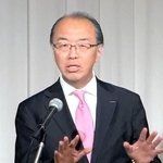 中期経営計画の説明会で登壇するシスメックスの松井石根次期社長＝東京都港区（同社提供）