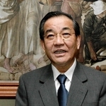 地域経済への思いを話す高﨑正弘さん＝２００７年、三井住友銀行神戸本部