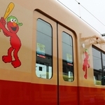 セサミストリートのラッピングを施した阪神電車＝尼崎市北城内、阪神電気鉄道尼崎車庫