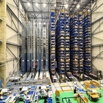 大型自動倉庫を備えた極東開発工業の西部パーツセンター＝三木市別所町巴