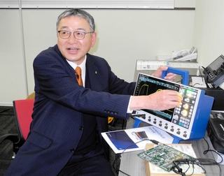 「モノを測るという行為は永遠です」と話す日本測器の明石仁成社長＝神戸市中央区磯辺通３