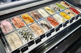 「プレミアムカルビ神戸西店」で提供する自家製ジェラート＝神戸市西区枝吉４