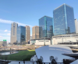 大阪の再開発をけん引した梅田北ヤード跡地プロジェクト＝大阪市北区（２０２５年、筆者撮影）