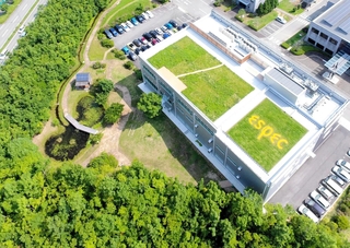 内閣総理大臣表彰を受けたエスペックの神戸Ｒ＆Ｄセンター＝神戸市北区（同社提供）