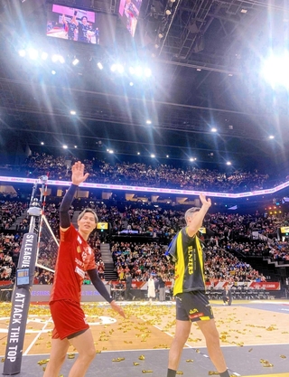 人気選手が集まったバレーボールＳＶリーグのオールスター戦＝２月１日、ジーライオンアリーナ神戸