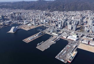 神戸港＝２０２２年１月２２日、神戸市中央区