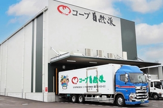 完成したコープ自然派の物流センター＝加古川市平岡町土山（提供）