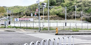 インターチェンジ近くの一般道脇に、Ｔ２が整備した無人運転と有人運転の切り替え拠点＝神戸市西区