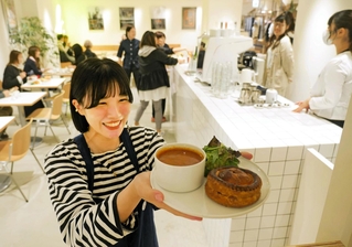 アニエスベーカフェで提供するユーハイムとのコラボメニュー＝神戸市中央区小野柄通８、神戸阪急