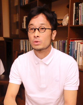 旅館と有馬温泉の今後について語る御所坊の金井一篤社長＝神戸市北区有馬町