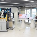 ユーハイムが本社の１階に開設したＡＩオーブン「テオ」のショールーム＝神戸市中央区港島中町７