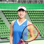 ナリス化粧品がスポンサー契約を結んだテニスの小山ほのり選手（同社提供）