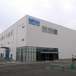 オークラ輸送機が本社敷地内に整備した研究開発拠点「ＭＩＲＡＩイノベーションラボ」＝加古川市野口町古大内