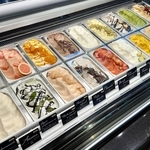 「プレミアムカルビ神戸西店」で提供する自家製ジェラート＝神戸市西区枝吉４