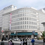 19年ぶりに売上高が１千億円を突破した大丸神戸店＝神戸市中央区明石町