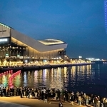 「トッテイ」開業１周年のイルミネーションイベント。約３週間で２３万人を超える来場者でにぎわった＝４月１１日、神戸市中央区新港町