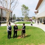 マルハチが開業したショッピングモール「オットテラス南芦屋浜」＝芦屋市海洋町