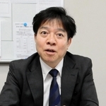 兵庫県内経済情勢を発表する神戸財務事務所の村上浩三所長＝神戸市中央区港島中町６