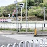 インターチェンジ近くの一般道脇に、Ｔ２が整備した無人運転と有人運転の切り替え拠点＝神戸市西区