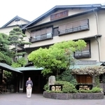 明治後期に建てられ、国の登録有形文化財に指定されている御所坊本館＝神戸市北区有馬町