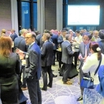 １０カ国の在日商工会議所が参加した前回の名刺交換会＝２０２５年５月、大阪市内（神戸商工会議所提供）