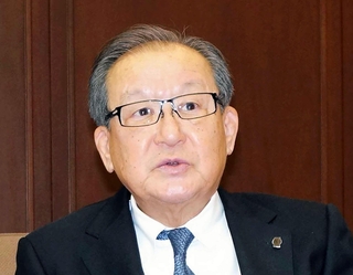尾山基氏