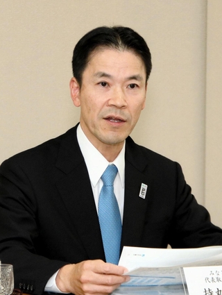 決算を発表するみなと銀行の持丸秀樹社長＝神戸市中央区三宮町２