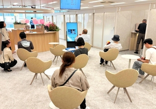 個人客専用店舗「エムットスクエア」に改装した三菱ＵＦＪ銀行夙川支店＝西宮市羽衣町