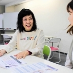 女性向けの社員研修について説明するビーラブカンパニーの西良旺子社長＝神戸市中央区元町通３