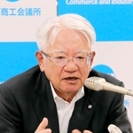 定例会見に臨む神戸商工会議所の川崎博也会頭＝神戸市中央区港島中町６（撮影・大島光貴）