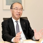決算を発表するシスメックスの松井石根社長＝神戸市中央区脇浜海岸通１