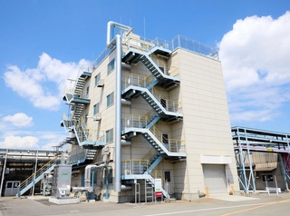 住友精化姫路工場で稼働した紙おむつ用吸水性樹脂リサイクルの試験設備（住友精化提供）
