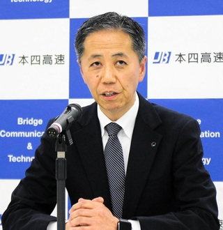 抱負を語る三輪正稔社長＝神戸市中央区小野柄通４