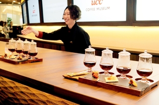 ＵＣＣコーヒー博物館の新設ラウンジ。ブレンドと食べ合わせの体験を提供する＝神戸市中央区港島中町６