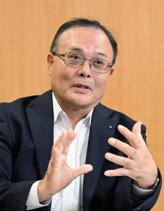 インタビューに応じる山陽特殊製鋼の福田和久社長＝姫路市飾磨区中島（撮影・風斗雅博）
