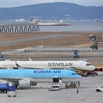 海外の航空会社の機体が並ぶ駐機場＝１月２０日、神戸市中央区の神戸空港