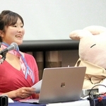「ぬいぐるみ病院」の経営について語る、こころの堀口こみち社長＝神戸市中央区港島中町６、神戸ポートピアホテル