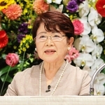 講演する「鍵庄」の入江恵子会長＝神戸市中央区港島中町６