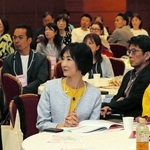 女性経営者全国交流会の分科会で、登壇者の報告に耳を傾ける参加者ら＝４日、神戸市中央区港島中町６、神戸ポートピアホテル